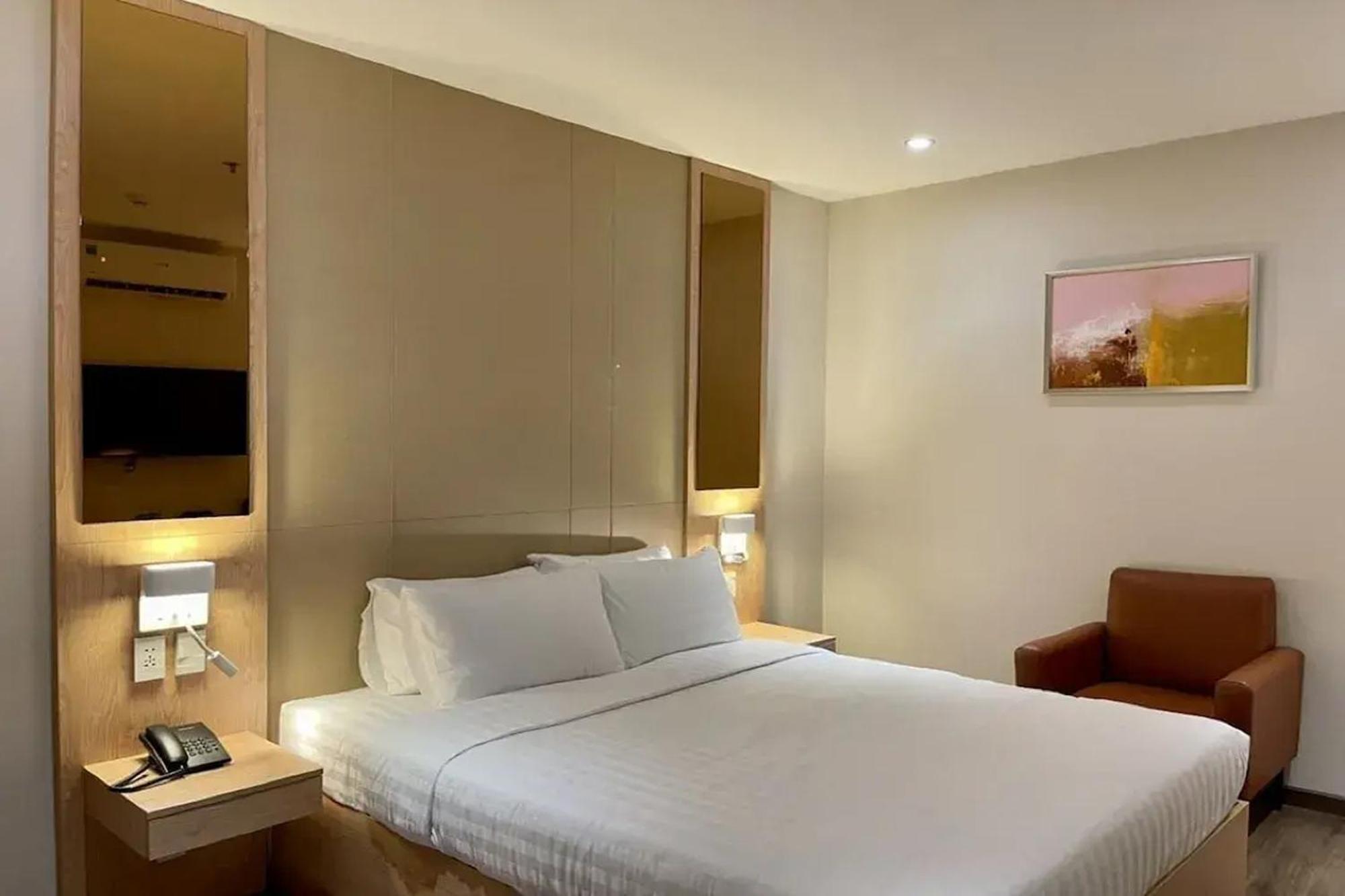 Lanura Apartments And Hotel Ho Chi Minh City Exterior photo
